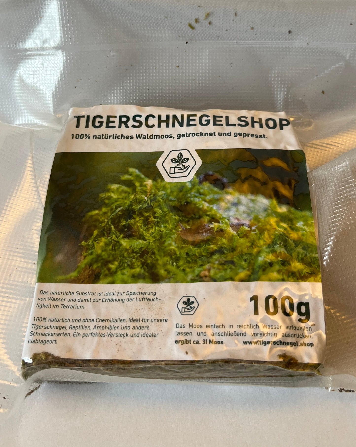 100% natürliches Waldmoos, getrocknet und gepresst.